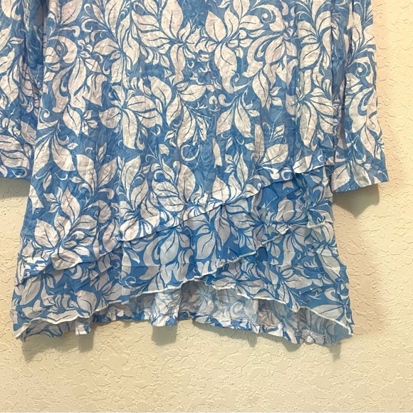 Shana boutique brand Blue & White Floral Tiered Flowy Top size Medium - Picture 6 of 10